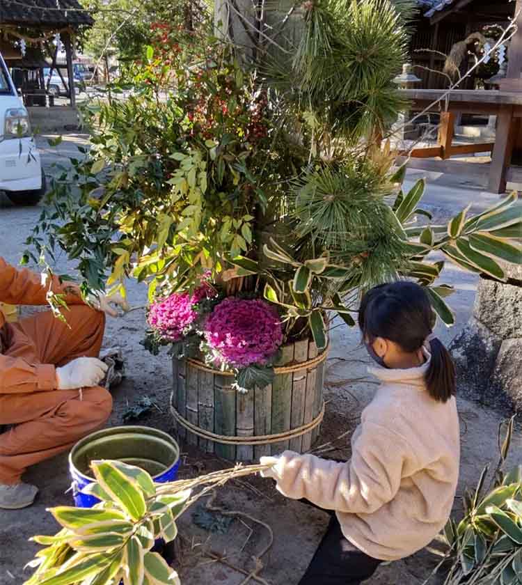 河合盛生プライベート 為当稲荷神社の門松作りの様子